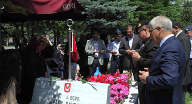 Şehit Astsubay Duran Bayram kabri başında dualarla anıldı