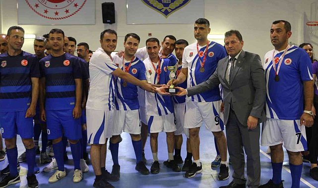 Şehit İnfaz ve Koruma Memuru Cengiz Yiğit Voleybol Turnuvası sona erdi