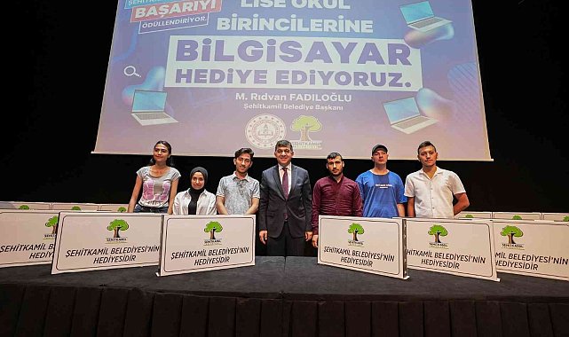 Şehitkamil&#039;deki lise öğrencilerine dizüstü bilgisayar ödülü