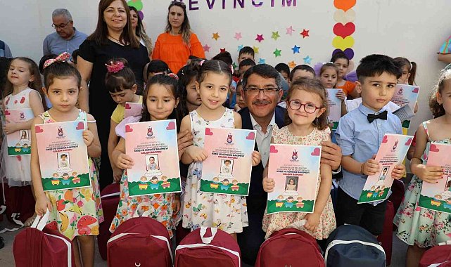 Şehzadeler'in minikleri karne heyecanı yaşadı