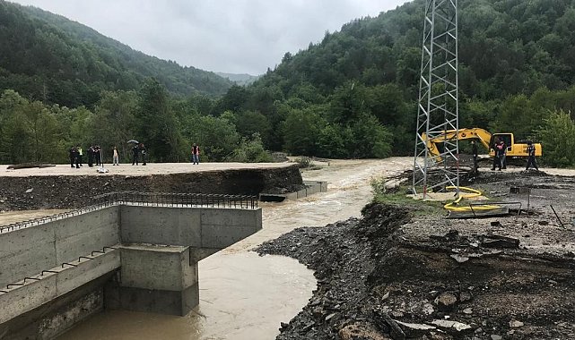 Sel sebebiyle kapanan yoldaki ulaşım, açılan servis yolundan sağlanacak