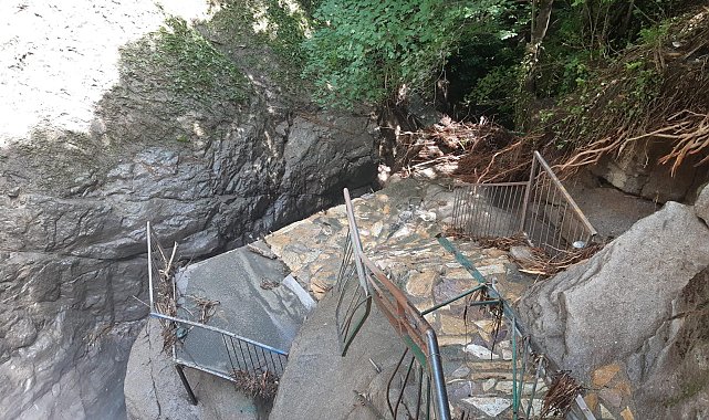 Sel suları turizm bölgelerini yıktı geçti