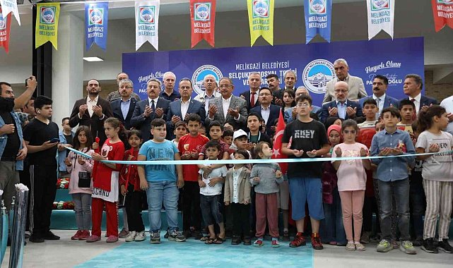 Selçuklu Mahallesi&#039;nde pazar yeri ve sosyal tesisin açılışı yapıldı