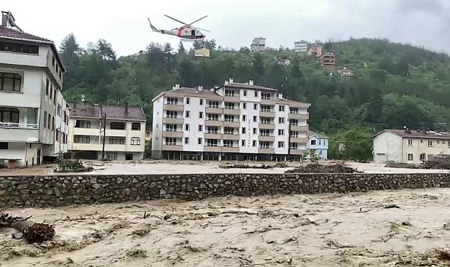 Selin vurduğu Bozkur'ta vatandaşlar helikopterle tahliye edildi