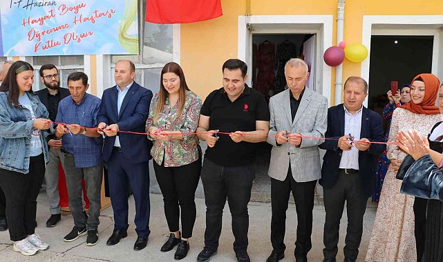 Sergide gülümseten diyalog: "Makas kesmiyor"