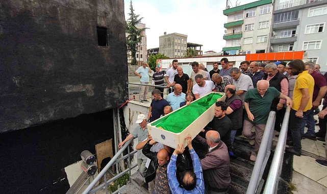 Serinlemek için girdiği Fırtına Deresi'nde boğulan genç son yolculuğuna uğurlandı