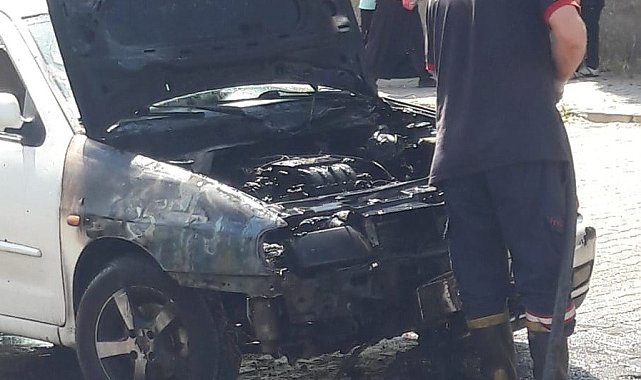 Seyir halindeki otomobil alev aldı, itfaiye söndürdü