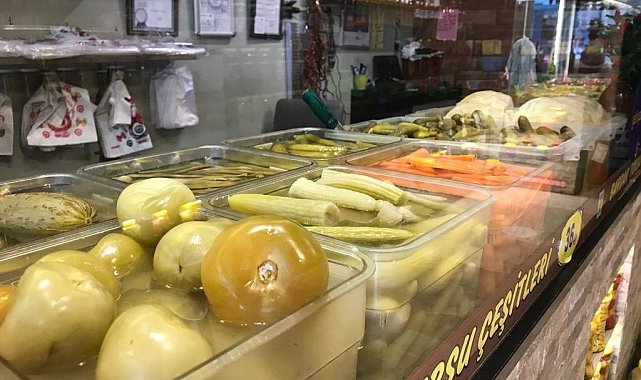 Sezonun son turşuları tezgâhlarda