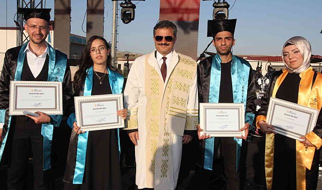 Siirt Üniversitesi'nde mezuniyet heyecanı