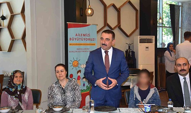 Siirt Valisi Hacıbektaşoğlu, koruyucu ailelerle bir araya geldi