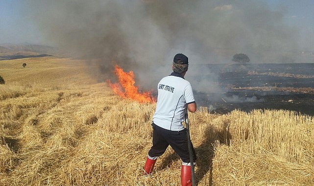 Siirt&#039;te anız yangınlarına karşı çiftçiler uyarıldı