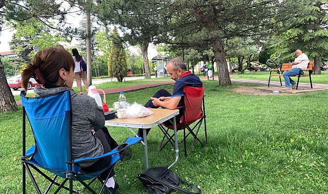 Sınava heyecanını piknik keyfiyle bastırdılar