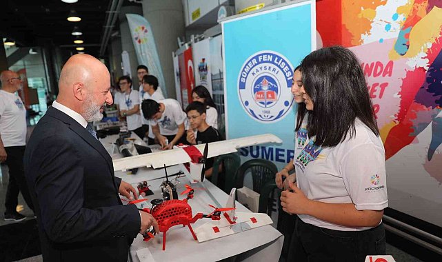 Sınır tanımayan teknoloji festivali &#039;Kocafest&#039;te gençlerin hayalleri gerçekleşiyor