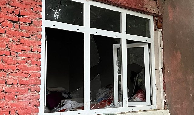 Sinop&#039;ta bir evin camları kimliği belirsiz kişilerce kırıldı