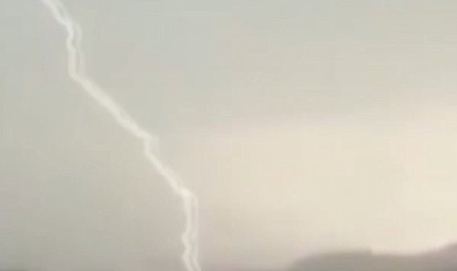 Sinop'ta yıldırım düşme anı kamerada