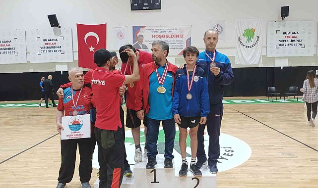 Sivas&#039;a 3 madalya ile döndü