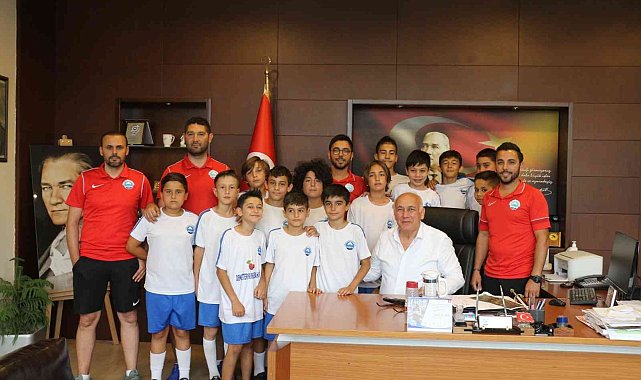 Söke Belediye Başkanı Tuncel'den minik futbolculara milli maç jesti