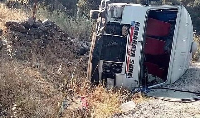 Söke&#039;de yolcu minibüsü devrildi: 3 yaralı