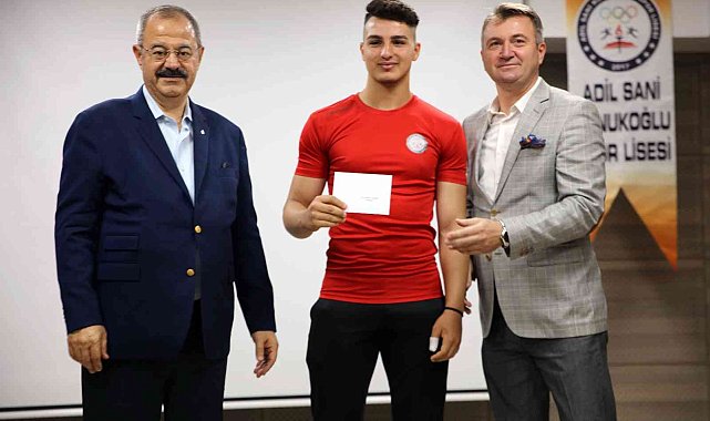 Spor Lisesinin başarılı öğrencileri ödüllendirildi