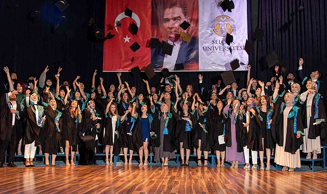 SÜ Mimarlık ve Tasarım Fakültesinde mezuniyet heyecanı