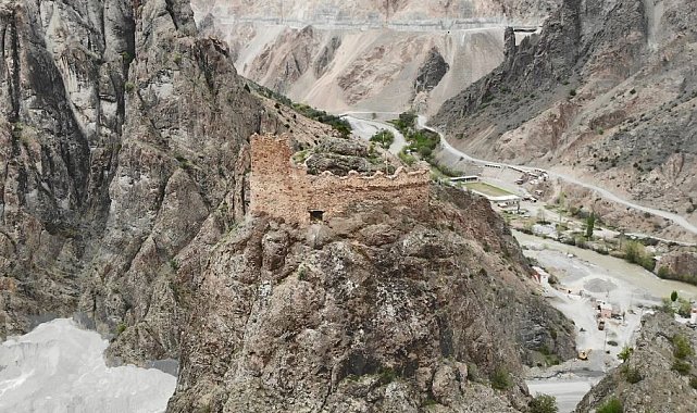 Sular altında kalacak olan ilçenin gün yüzünde kalan tarihi olacak