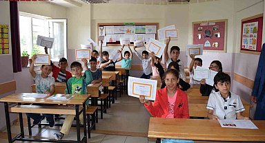 Sungurlu'da 7 bin 726 öğrenci karne aldı