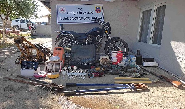 Şüphelinin evinden 250 bin liralık çalıntı malzeme çıktı