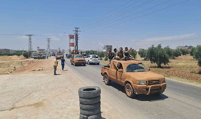 Suriye Milli Ordusu&#039;ndan geçit töreni