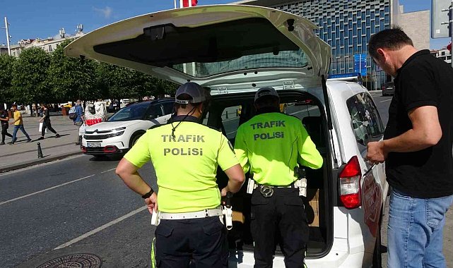 Taksim'de yapılan denetimde taksicilere ceza yağdı