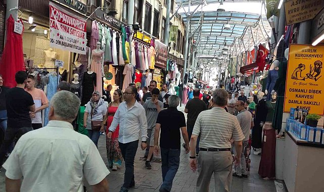 Tarihi çarşıda esnaf bir birine girdi, ortalık savaş alanına döndü