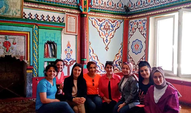 Tarihi köy odalarında köy odası geleneklerini konuştular