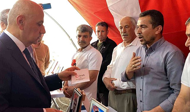 Tarım ve Orman Bakanı Vahit Kirişci Diyarbakır annelerini yalnız bırakmadı