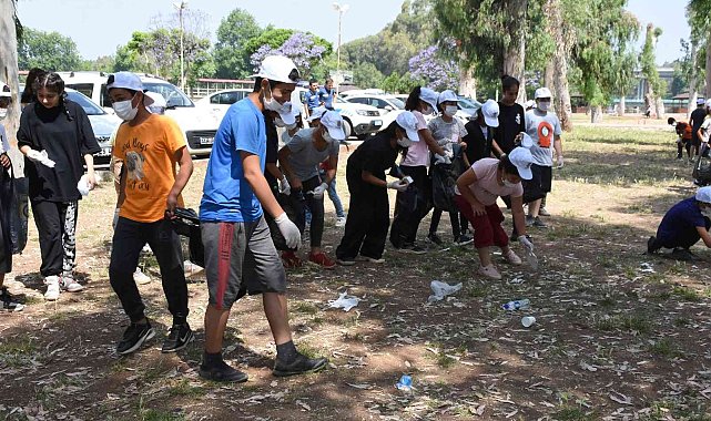 Tarsus'ta 350 öğrenci çevre temizliği yaptı