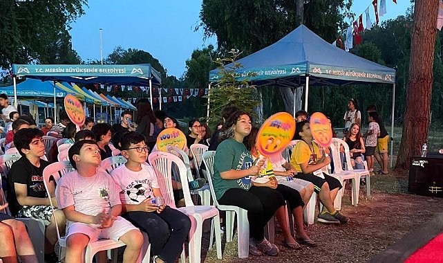 Tarsus'ta '100 Bin Gülücük Sinema' etkinliği