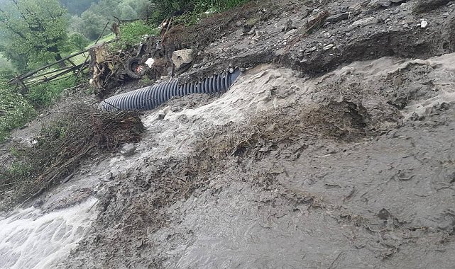 Taşköprü'de sağanak yağış: Yollar zarar gördü