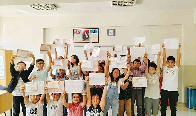 Tatvan&#039;da 23 bin 430 öğrenci karne sevinci yaşadı