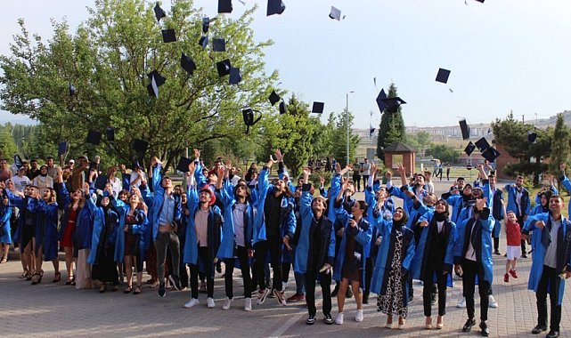 Tavşanlı MYO'da mezuniyet coşkusu