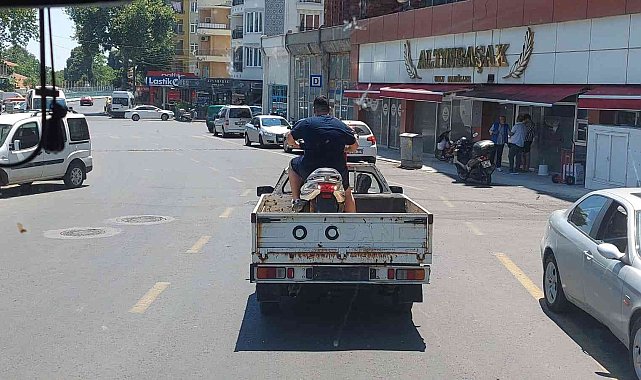 Tekirdağ&#039;da ilginç yolculuk: Motosiklet asfaltta değil, kamyon kasasında