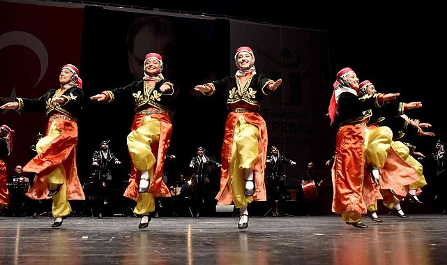 Tepebaşı'nda Yıl Sonu Halk Dansları Gösterisi