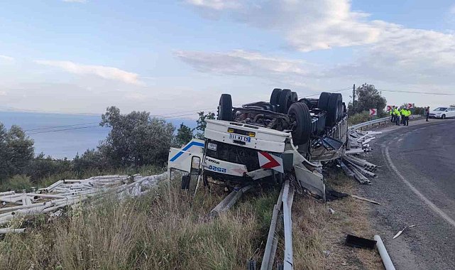 Ters dönen kamyonun altında kalan şoför hayatını kaybetti