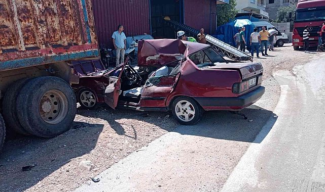 Tıra çarpan otomobilin sürücüsü yaralandı