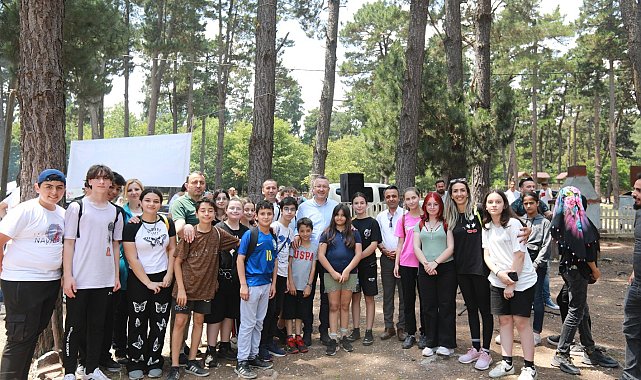 Tiyatro festivaline katılan okulun öğrencilerine özel doğa yürüyüşü