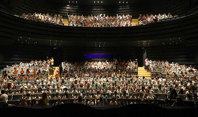 Tiyatroya yolculuk projesi ile çocuklar tiyatroyla buluştu