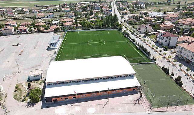 Tomarza ilçe stadı ve spor salonu tamamlandı