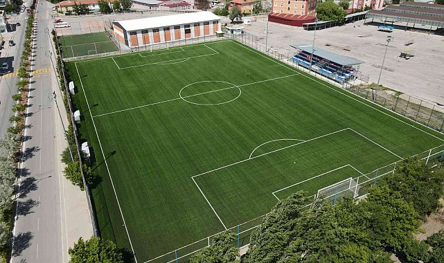 Tomarza Kapalı Spor Salonu ve İlçe Stadı yenilendi