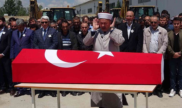 Toprak altında kalarak hayatını kaybeden işçi son yolculuğuna uğurlandı