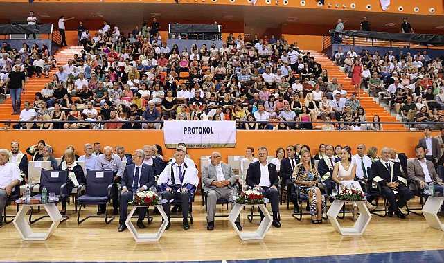 Toros Üniversitesi&#039;nde mezuniyet coşkusu