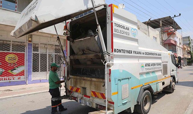Toroslar'da çöp konteynerleri dezenfekte ediliyor