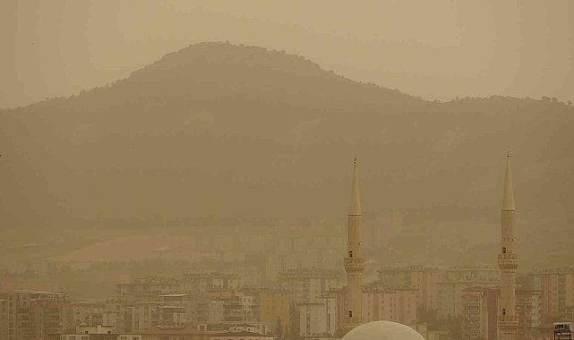 Toz bulutu Adıyaman'ı etkisi altına aldı