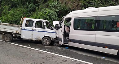 Trabzon'da trafik kazası: 3'ü ağır 5 yaralı